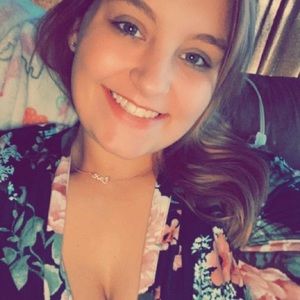 Meet your Posher, Alexis